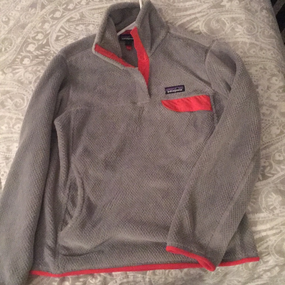 Women’s Patagonia fleece.   Grey w/ pink trim.